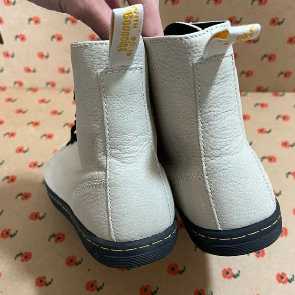 Dr. Martens Cream and Black Leyton Boots - Picture 4 of 5
